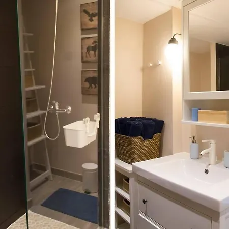 - Beachside - Free Parking - Limited Size Car Apartman