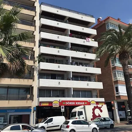Apartment - Beachside - Free Parking - Limited Size Car