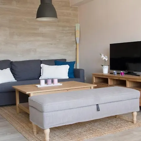 - Beachside - Free Parking - Limited Size Car Apartment Lloret de Mar